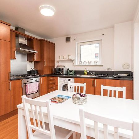 Modern Spacious 3 Bedroom City Centre Apartment - Free Parking - Private Balcony EDI Exterior foto