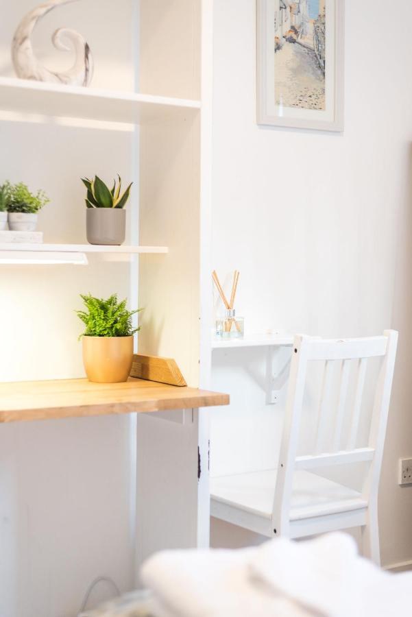 Modern Spacious 3 Bedroom City Centre Apartment - Free Parking - Private Balcony EDI Exterior foto