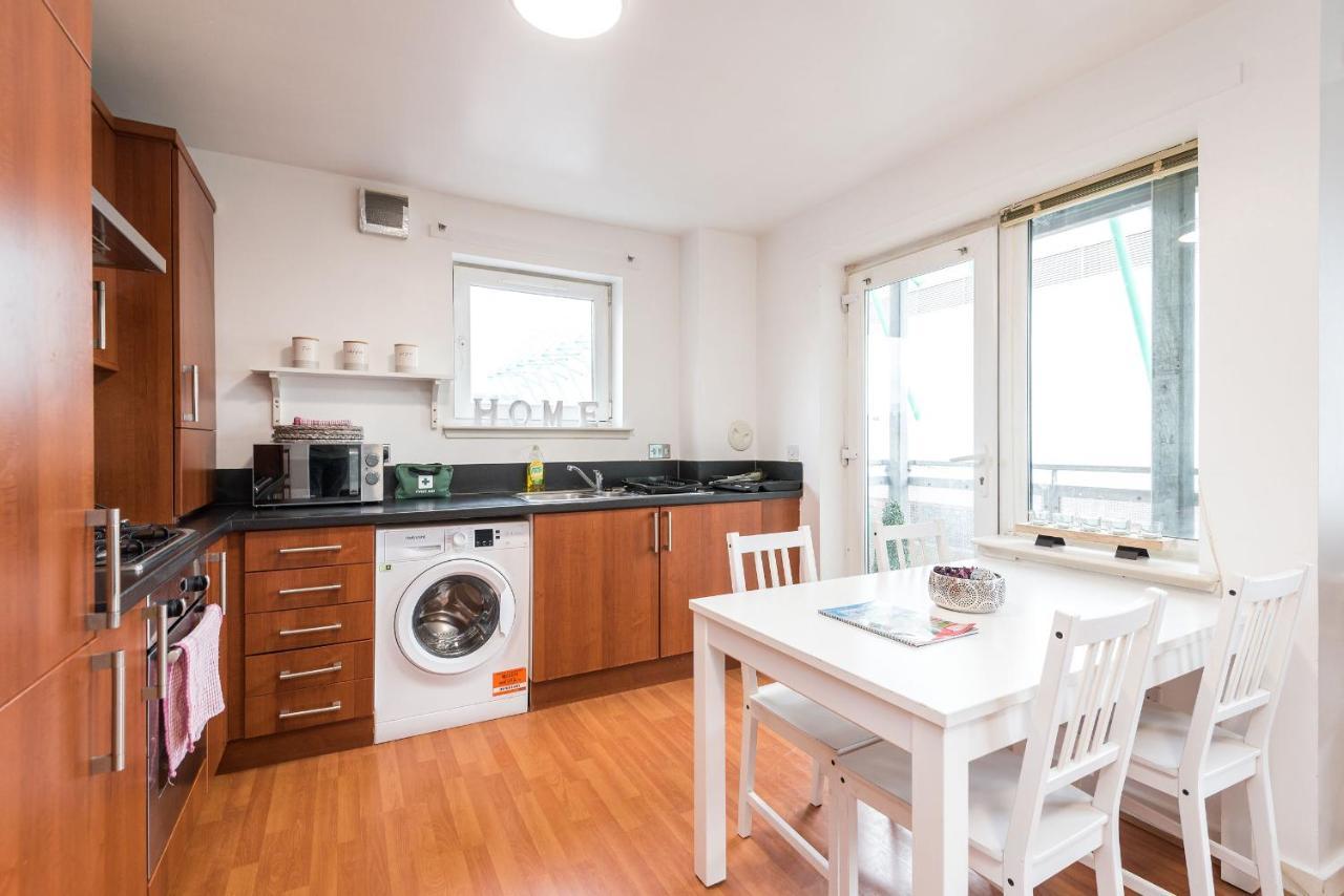 Modern Spacious 3 Bedroom City Centre Apartment - Free Parking - Private Balcony EDI Exterior foto