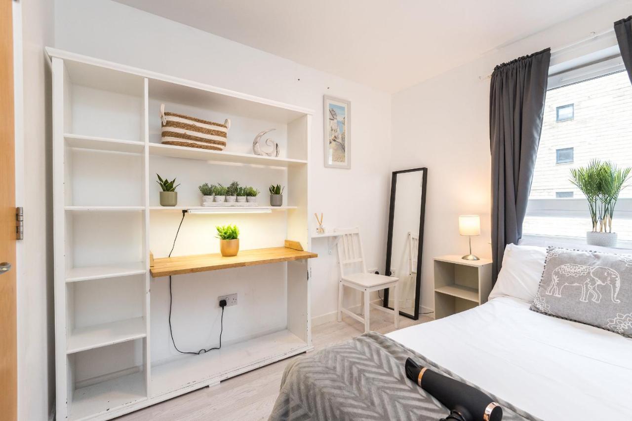 Modern Spacious 3 Bedroom City Centre Apartment - Free Parking - Private Balcony EDI Exterior foto