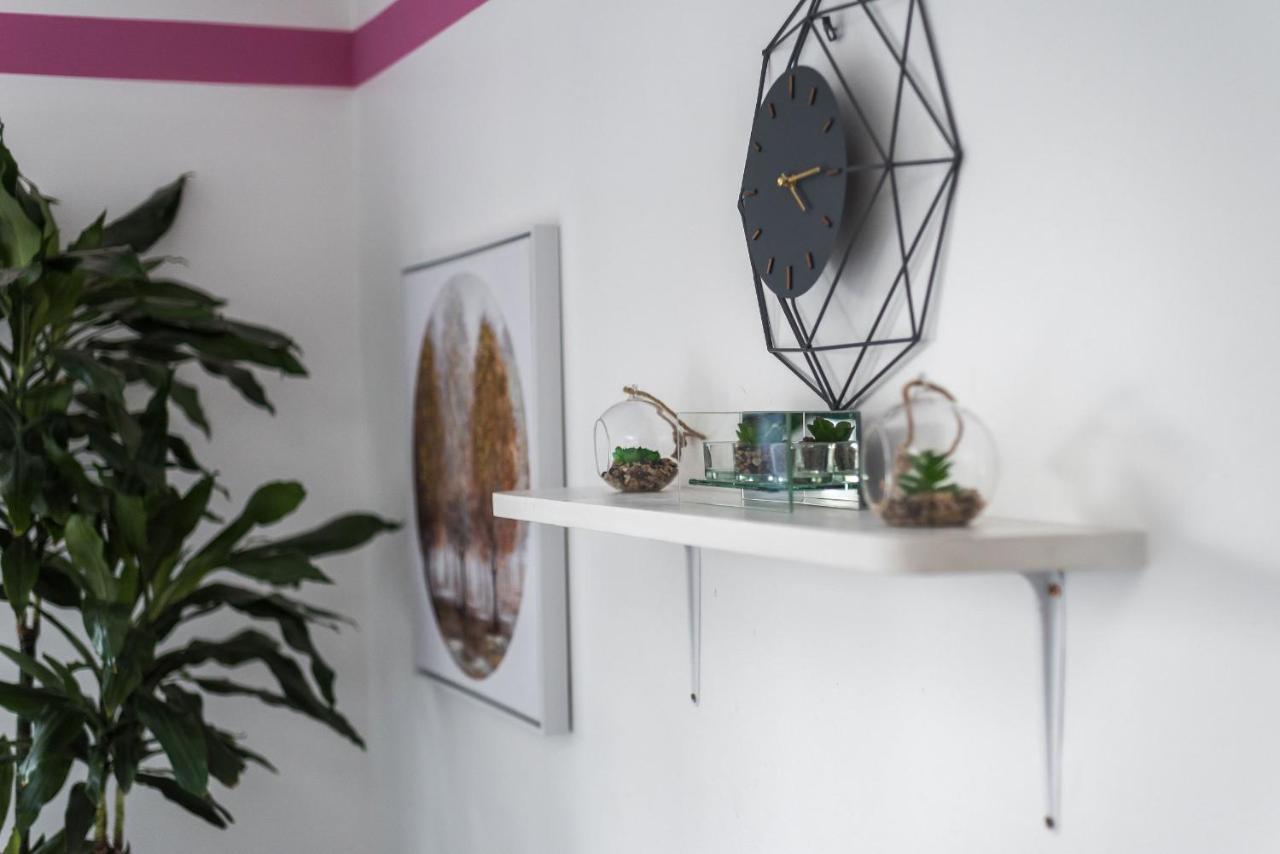 Modern Spacious 3 Bedroom City Centre Apartment - Free Parking - Private Balcony EDI Exterior foto