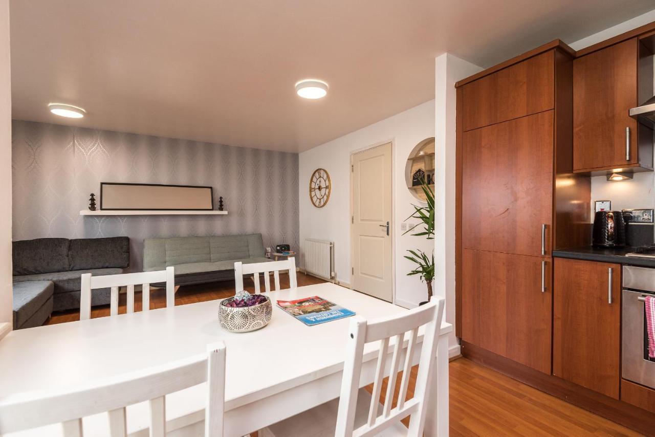 Modern Spacious 3 Bedroom City Centre Apartment - Free Parking - Private Balcony EDI Exterior foto