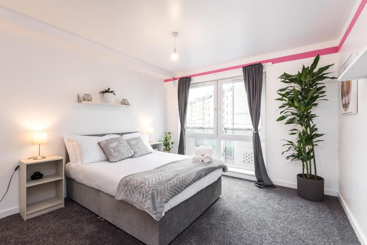 Modern Spacious 3 Bedroom City Centre Apartment - Free Parking - Private Balcony EDI Exterior foto